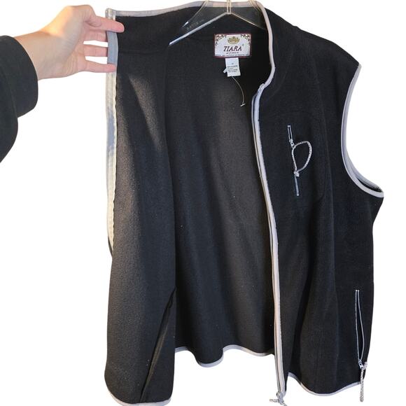 Tiara 2X Black Fleece Vest with White Lining [320] - Picture 4 of 8